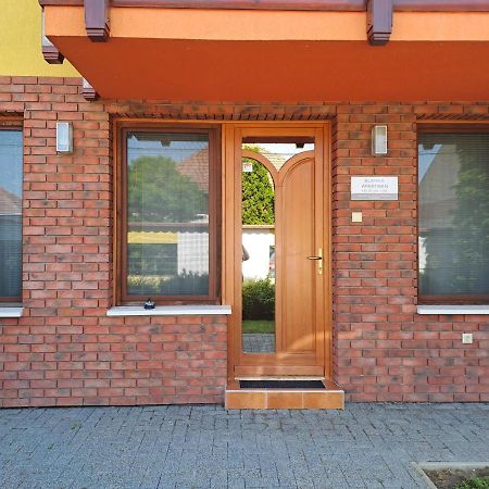 Rozmaring Apartmanok Gyula Exterior foto