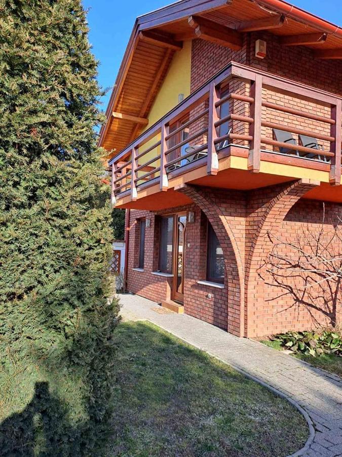 Rozmaring Apartmanok Gyula Exterior foto
