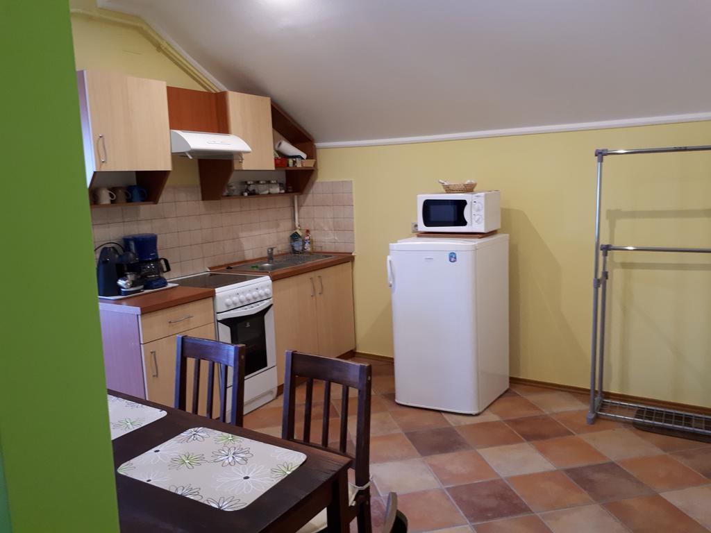 Rozmaring Apartmanok Gyula Exterior foto