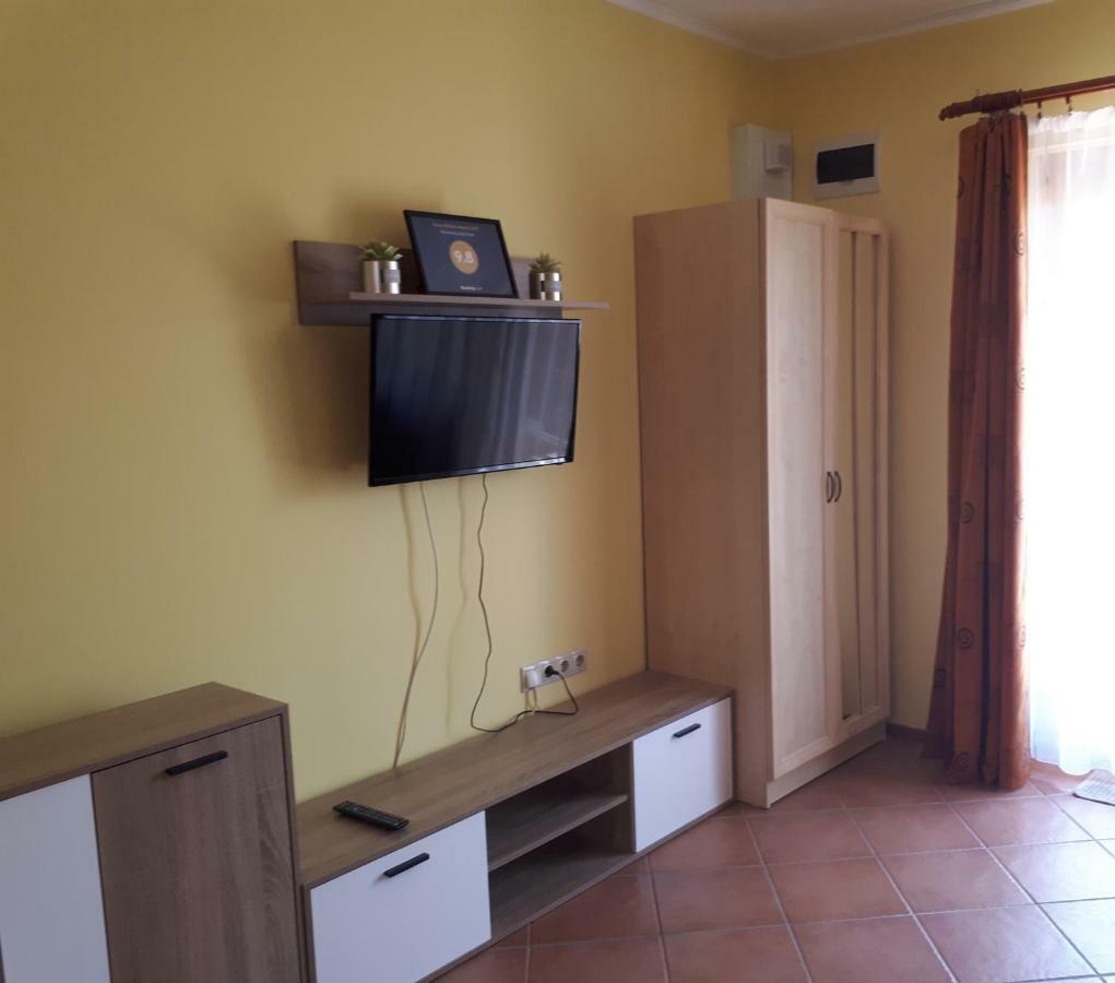 Rozmaring Apartmanok Gyula Exterior foto